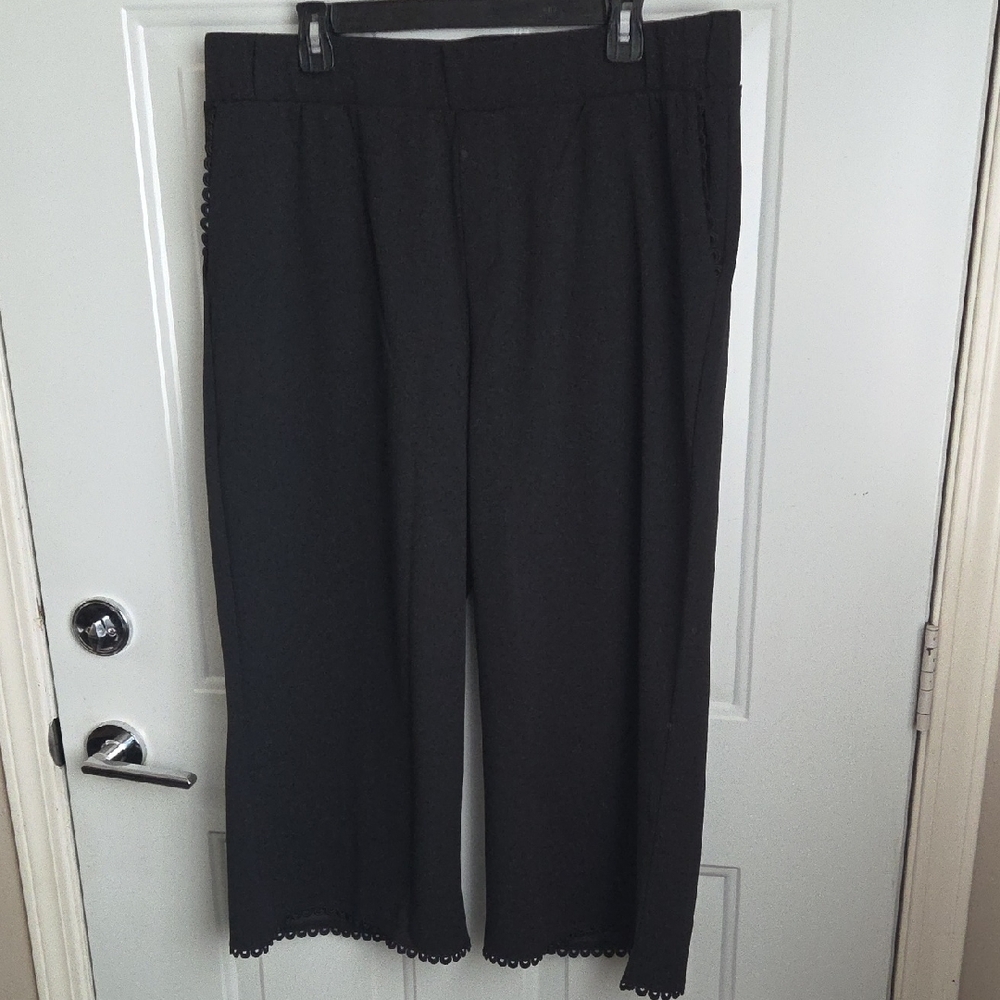 Nina Leonard Wide Leg Cropped Pants- Edge Detailing